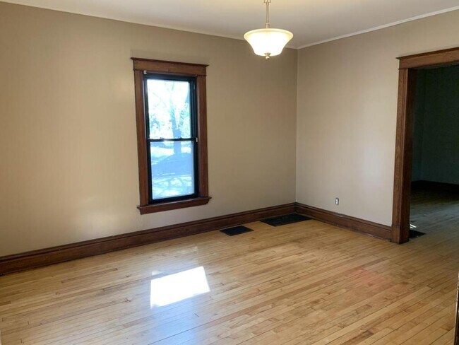 Building Photo - 701 W Marion St