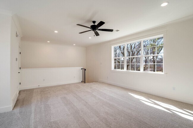 Building Photo - 1117 E Irvin Dr