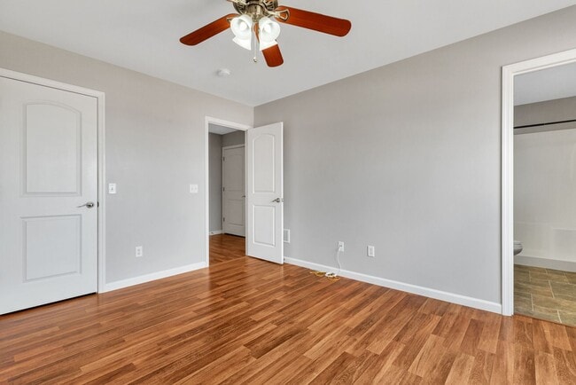 Building Photo - Beautiful 3b/3b Townhome!