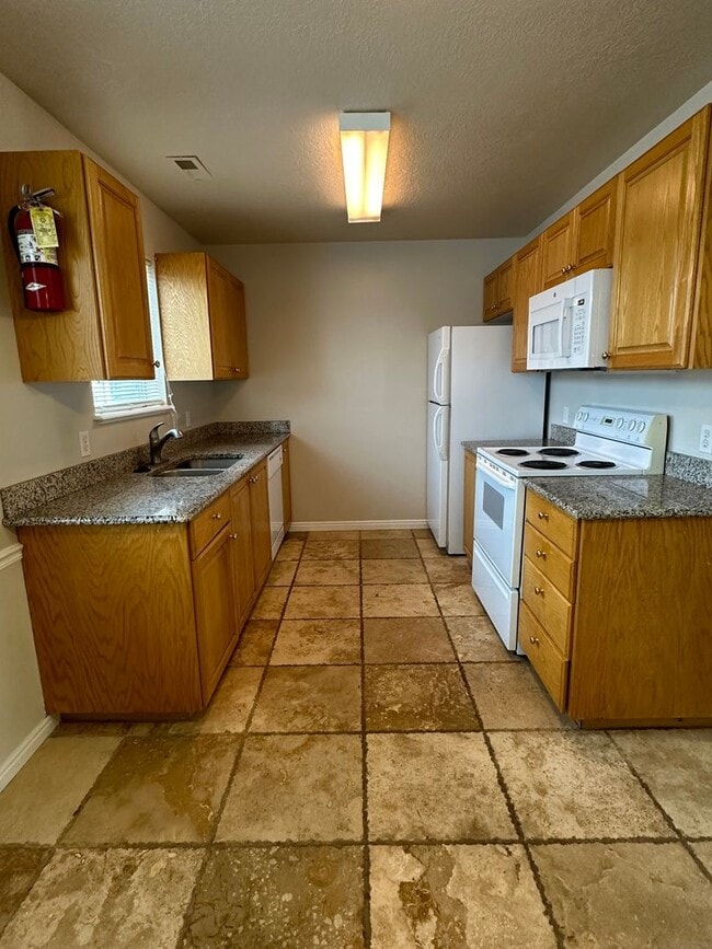 Building Photo - BRENTWOOD CONDO 2 Bed 1 Bath with Optix in...