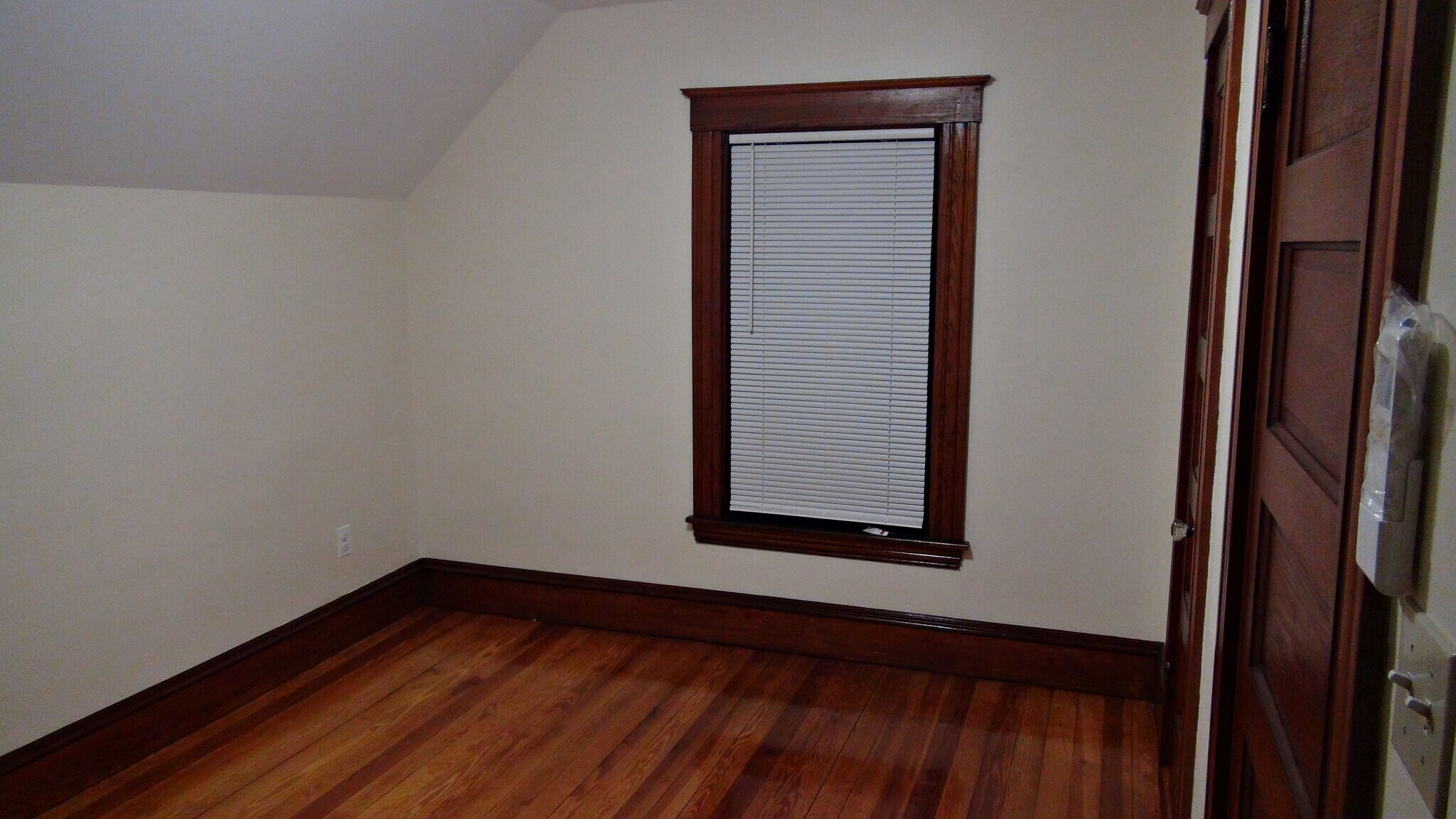 3rd floor front bedroom - 46 Chandler St