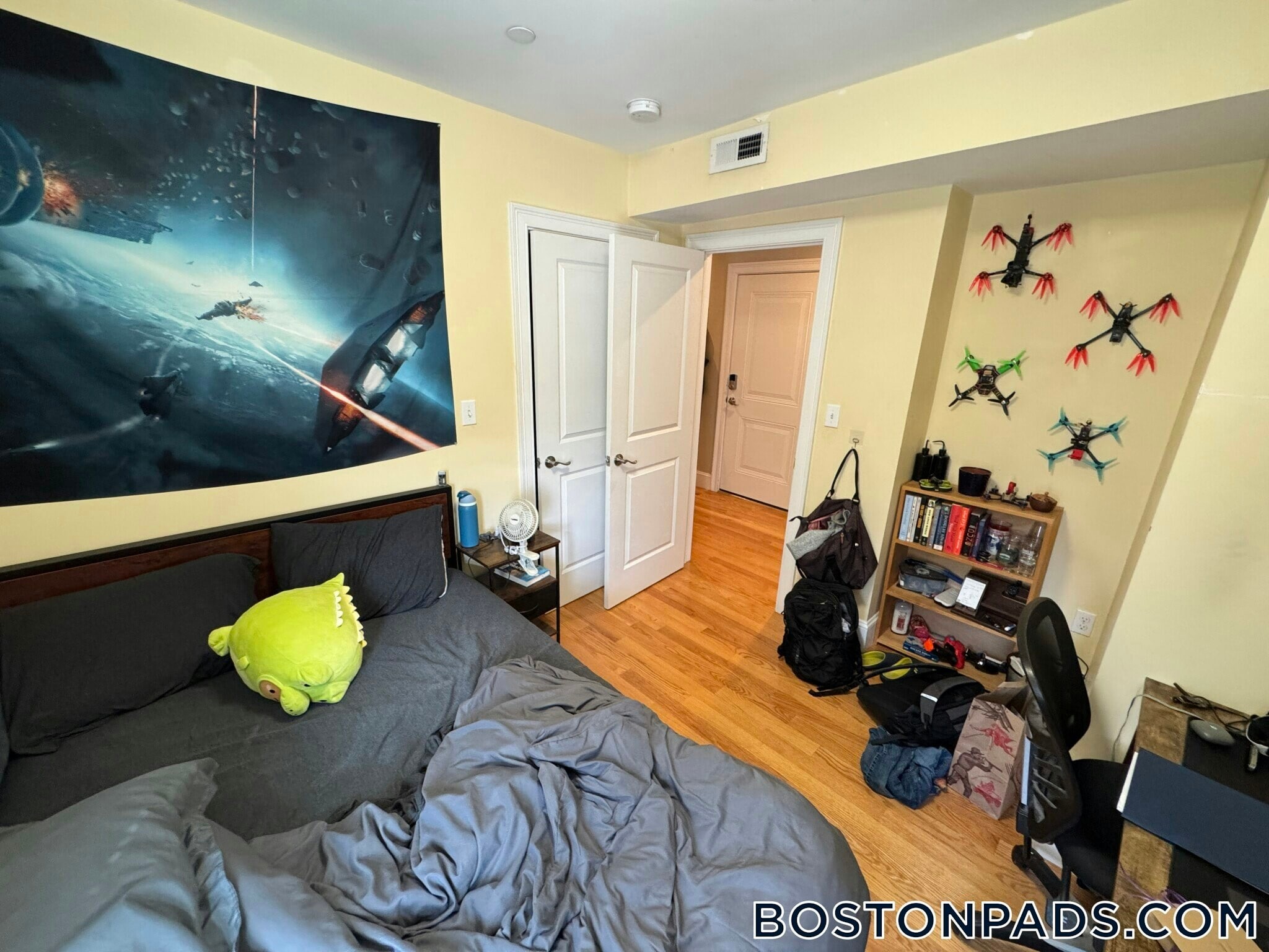 Building Photo - 183 River St