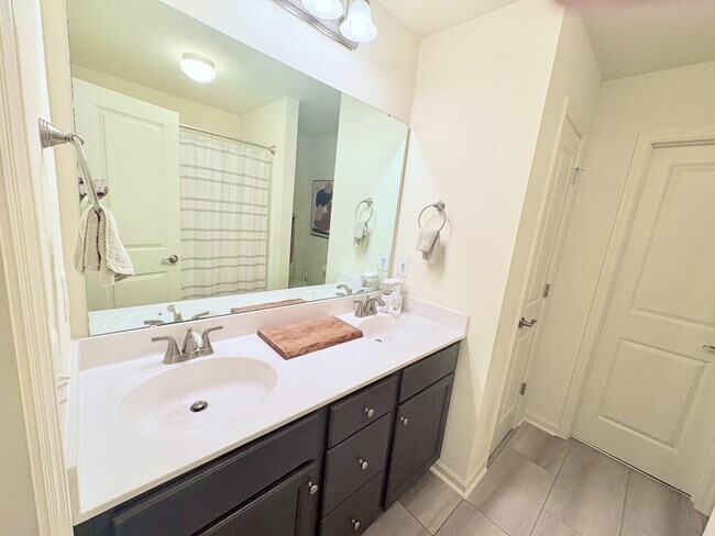 Building Photo - 456 Sullivan Loop Rd