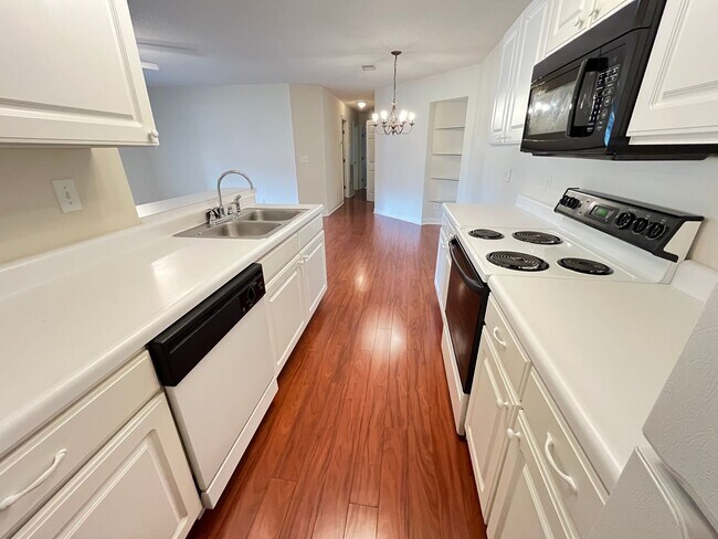 Building Photo - Ground Floor 3 Bedroom, 2 Bath Condo Available Now in Murrells Inlet!