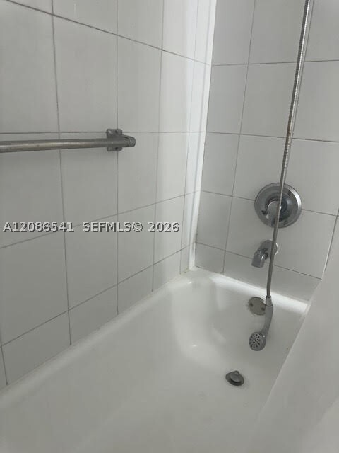 Building Photo - 9310 Fontainebleau Blvd