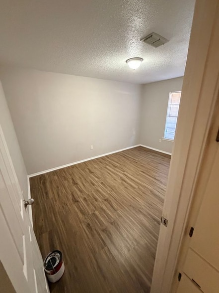 Building Photo - 406 Sheila Blvd