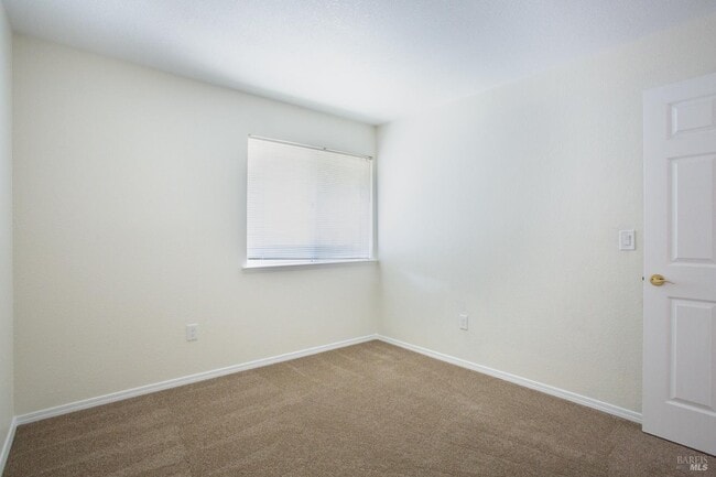 Building Photo - 767 Raven Dr