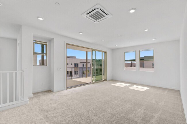 Building Photo - 1285 Hollyleaf Ter