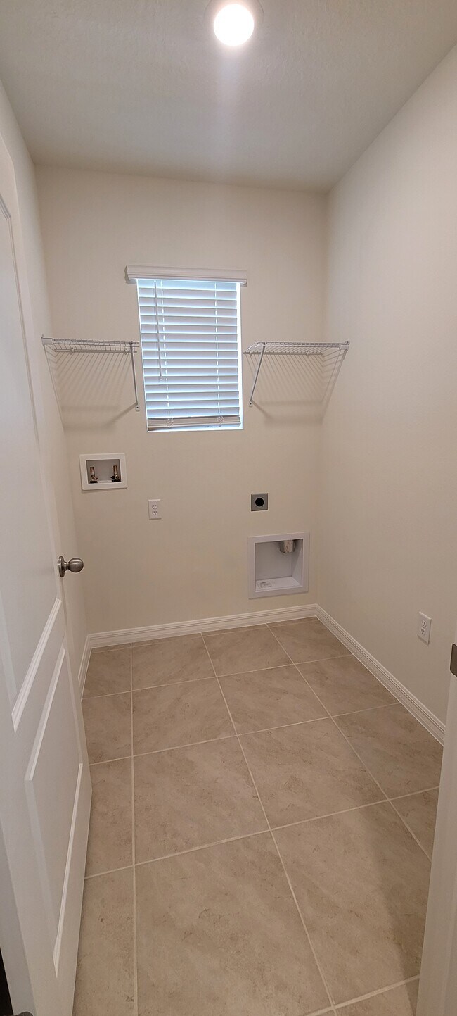 Building Photo - 316 Pelham Park Dr