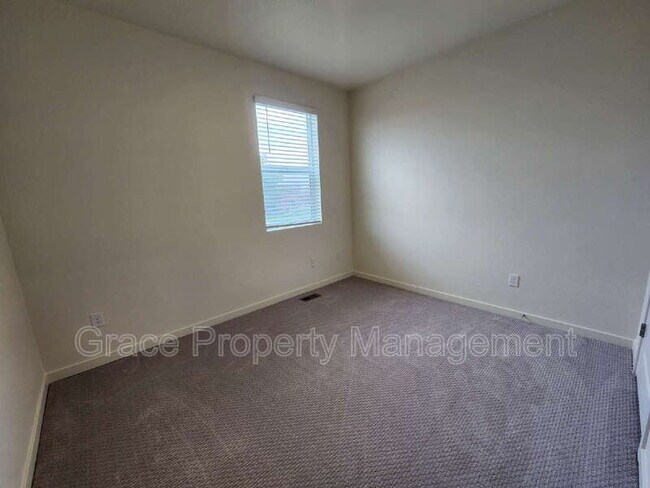 Building Photo - 508 Ledge St