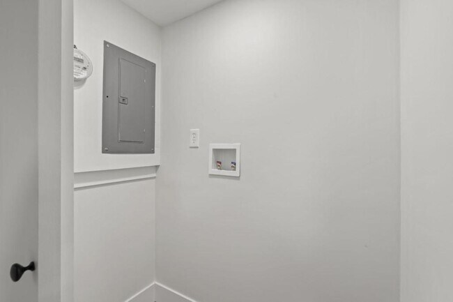 Building Photo - 2511 Baywood St