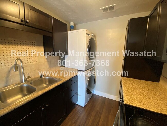 Building Photo - 207 S 600 E