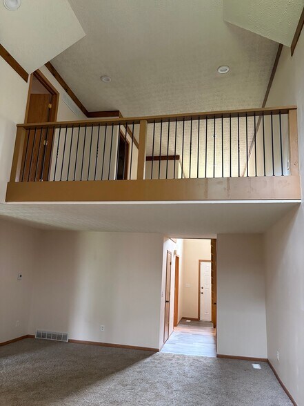 Building Photo - 6388 Dummerston Ct