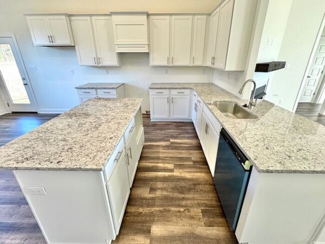 Building Photo - Move In Special! Move In Special! Now Leasing a 5-bedroom 3 bath home in Olive Branch @ Southbranch.