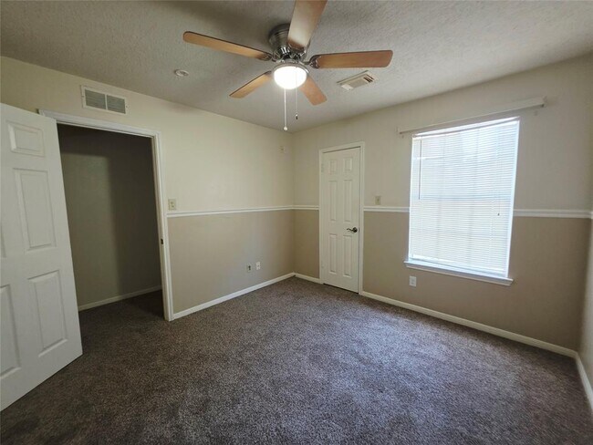 Building Photo - 10306 Jockey Club Dr