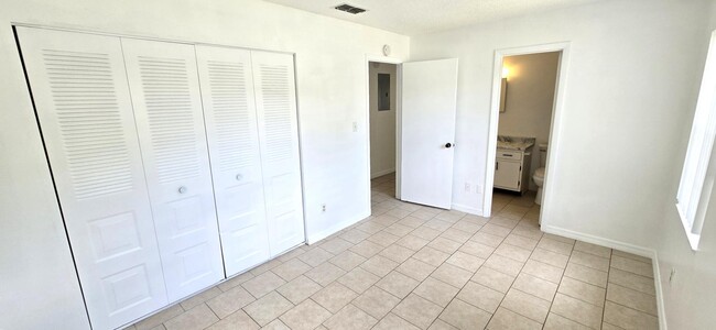 Building Photo - 126 Fiesta Dr