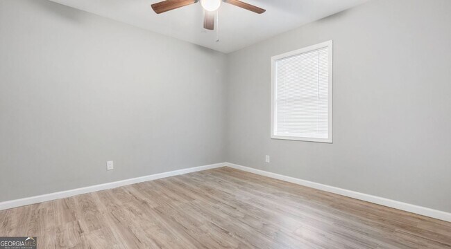 Building Photo - 614 Hardy Ave SW