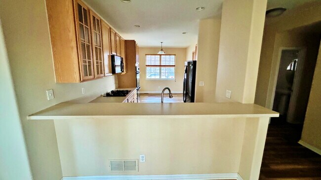 Building Photo - 663 Millet Cir