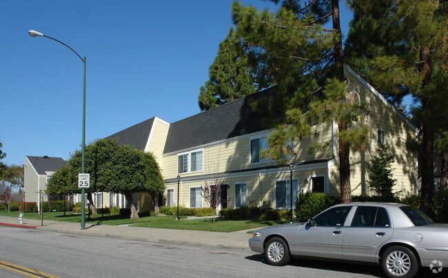 Building Photo - Central Park at Whisman Station