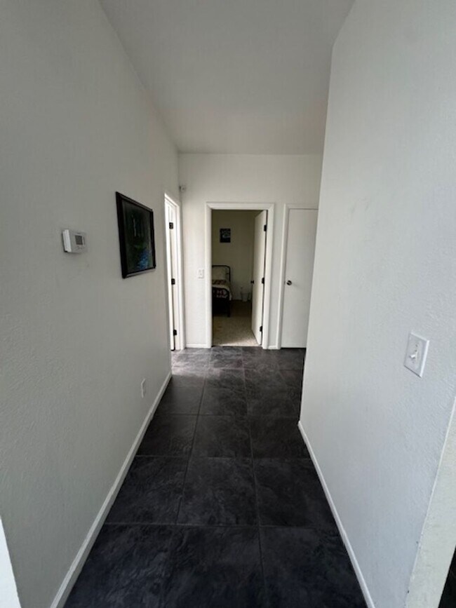 Building Photo - Northwest-3 bedroom/ 2 bathroom single family home w/ pool!