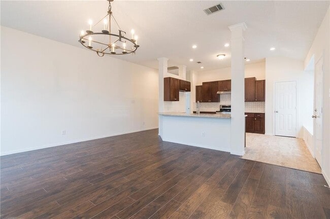 Building Photo - 2108 Monticello Cir