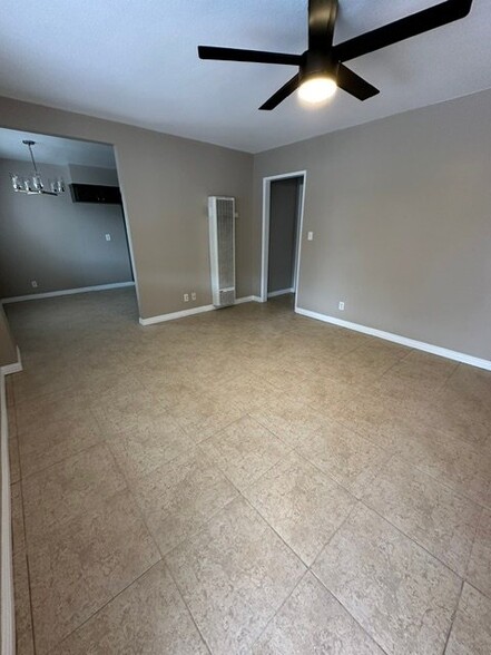 Building Photo - 405 S Kroeger St