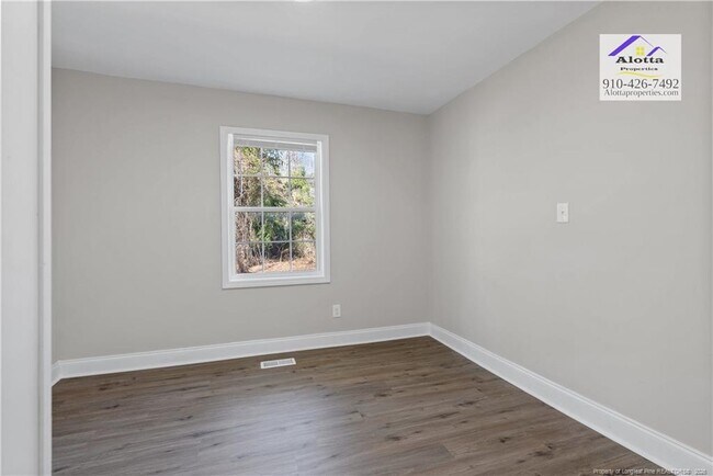 Building Photo - 1315 Cade Hill Ave