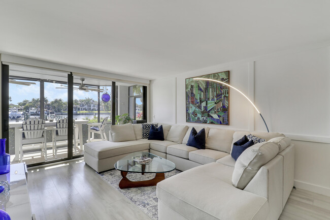 Building Photo - 515 Bay Colony Dr N