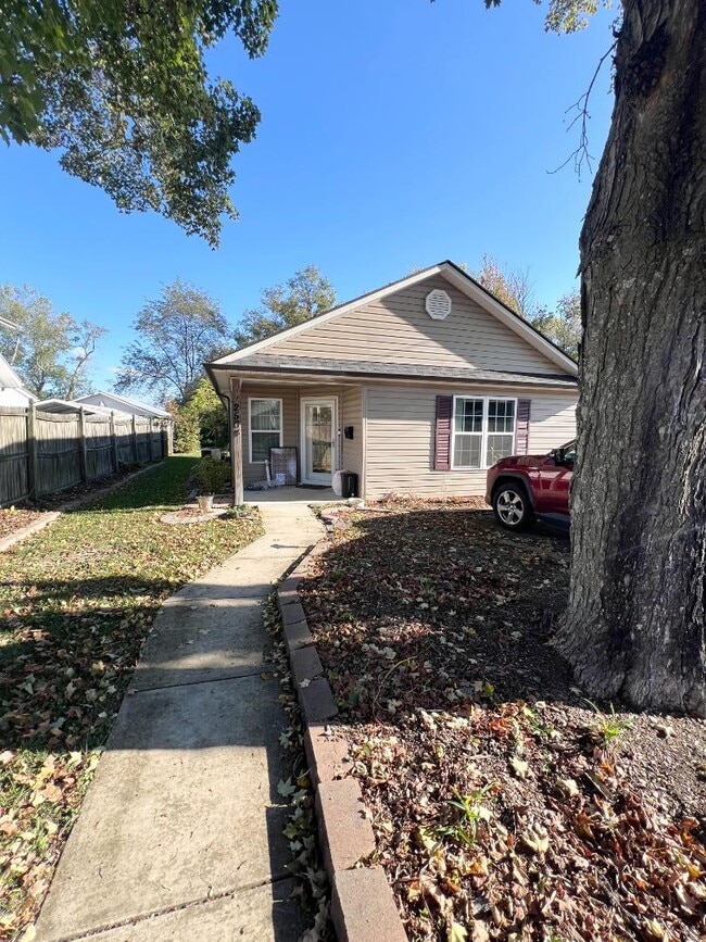 Primary Photo - 2504 Overlook Rd