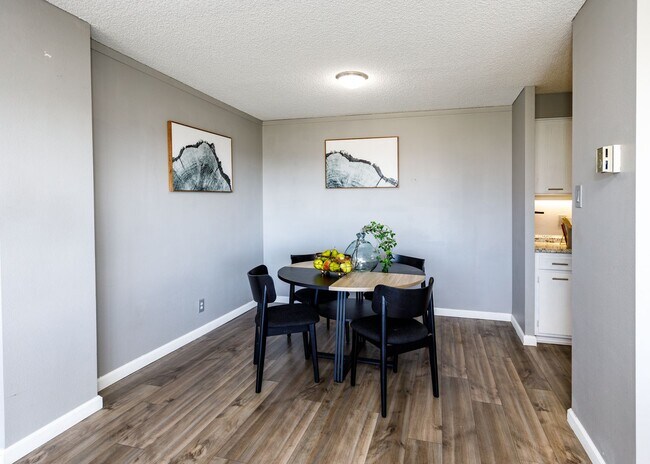 Building Photo - 411 Lakewood Cir