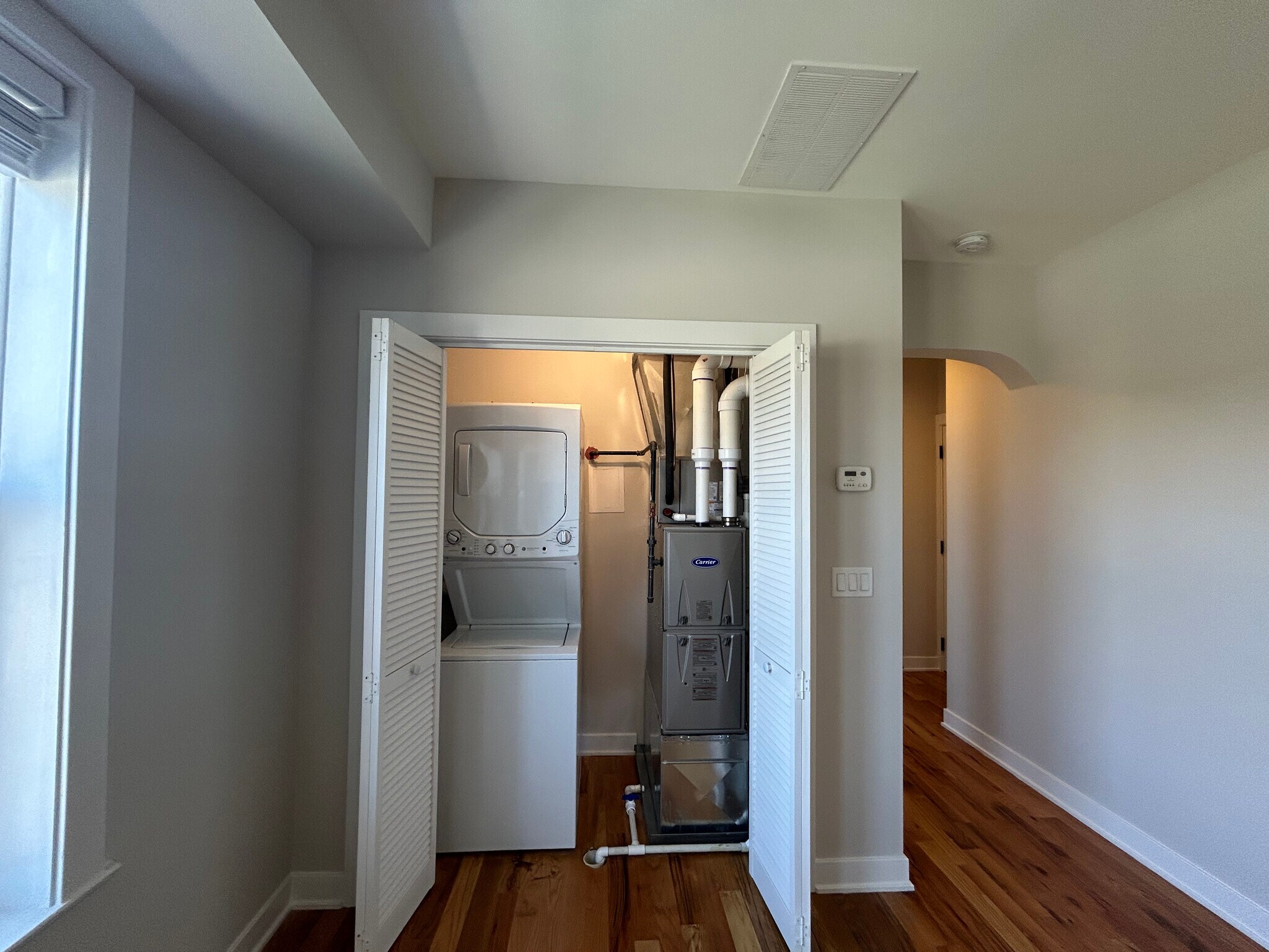 Building Photo - 648 W Wrightwood Ave