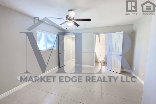 Building Photo - 5Bed/5Bath House at University Dr/Priest Dr! Move-In Ready on 05/07/2026! - 4 CAR CARPORT! NO HOA!