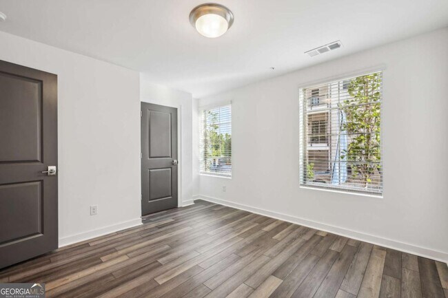 Building Photo - 432 Burton Dr