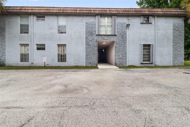 Building Photo - 10353 N Kendall Dr