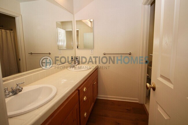 Building Photo - Rare 5BD Corner Lot Home in Hamilton Southgate — Soaring Ceilings & Hardwood Floors - FOUNDATION