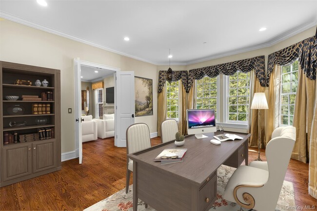 Building Photo - 2 Heathcote Dr