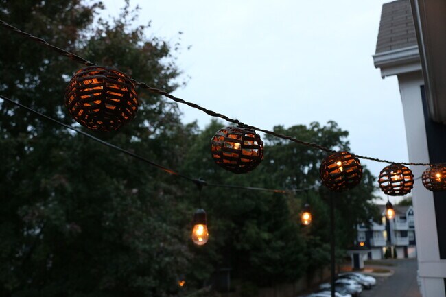 Building Photo - 1564 Walnut View Dr