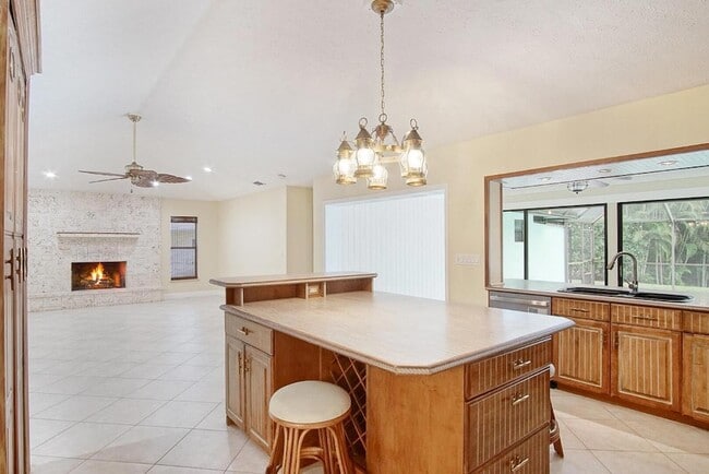 Building Photo - 1232 SW Knollwood Dr