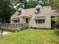 Building Photo - 3 Bedroom 1 Bathroom
