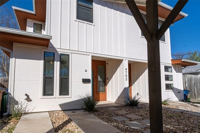 Building Photo - 4702 Leslie Ave