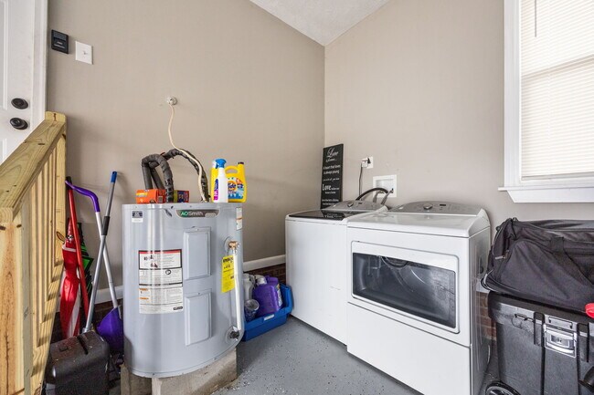 Building Photo - 38 Hallmark Dr