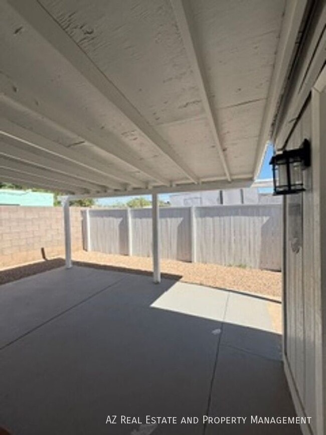 Building Photo - 502 E Cody Dr