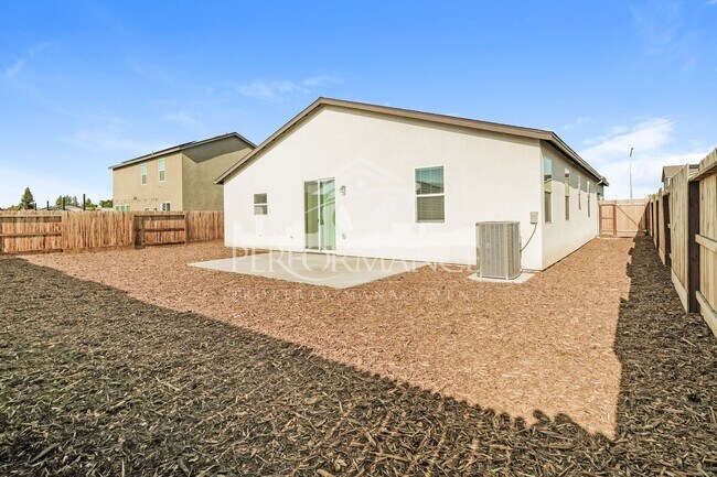 Building Photo - Stunning 4 Bed/3 Bath SW Bakersfield Home w/ Paid Solar and $0 Deposit Option