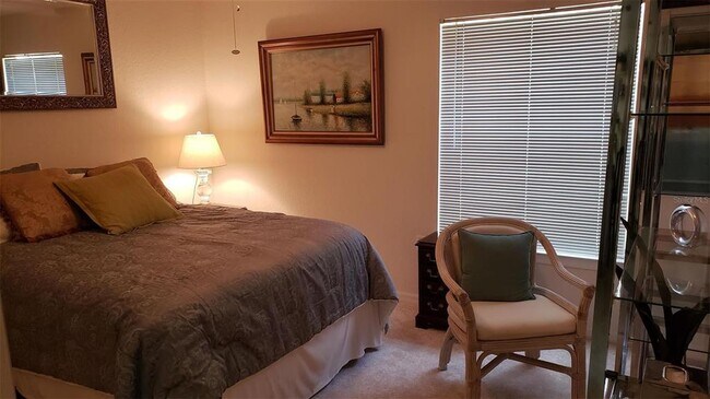 Building Photo - 8804 Manor Loop