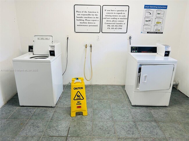 Building Photo - 17021 N Bay Rd