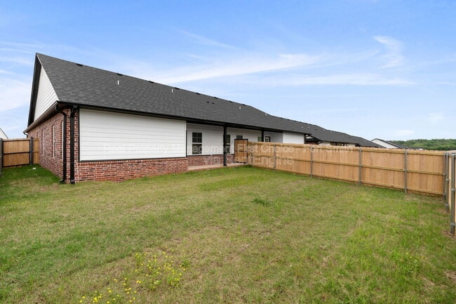 Building Photo - 8800 Cantera Dr