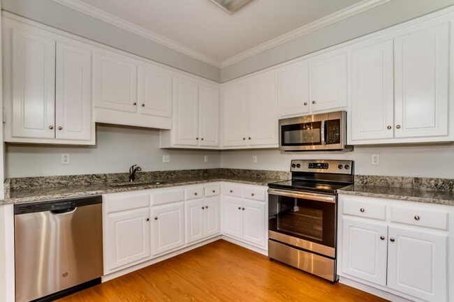 Building Photo - 2142 Fox Ridge Rd