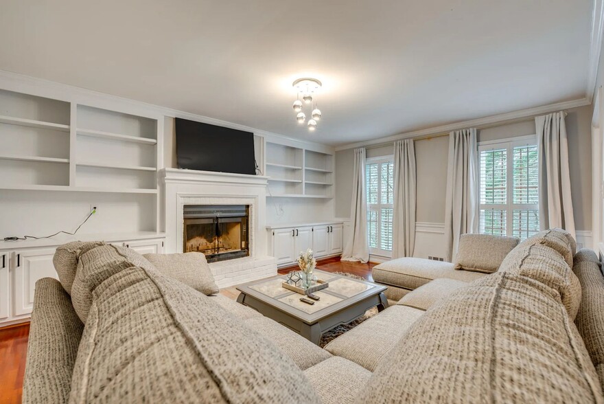 Building Photo - 2093 Breconridge Dr S W