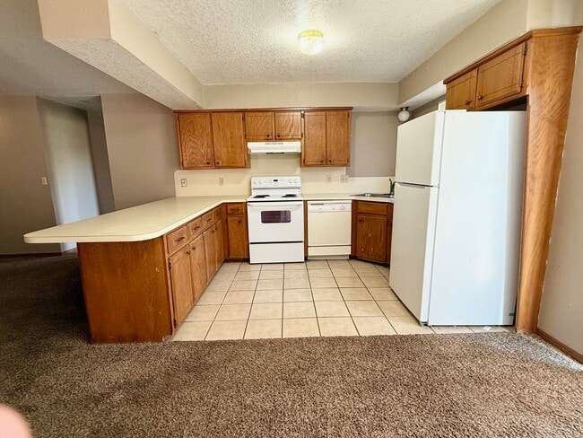 Building Photo - Great 2 Bed 2 Full Bath