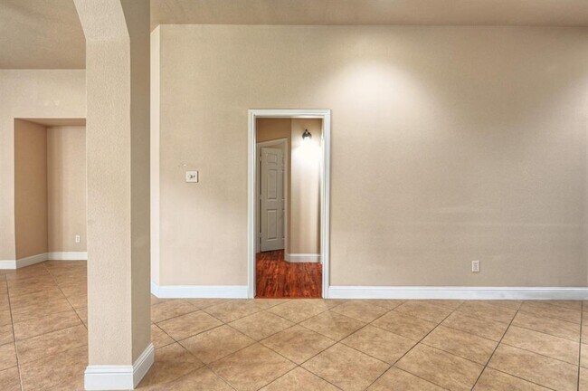 Building Photo - 4523 Long Creek Dr
